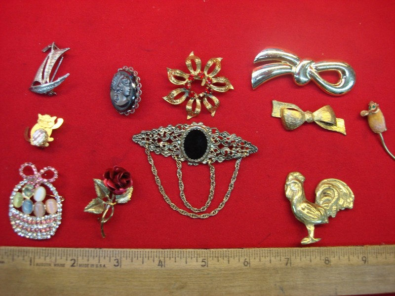 Lot of 10 vintage estate jewelry pins