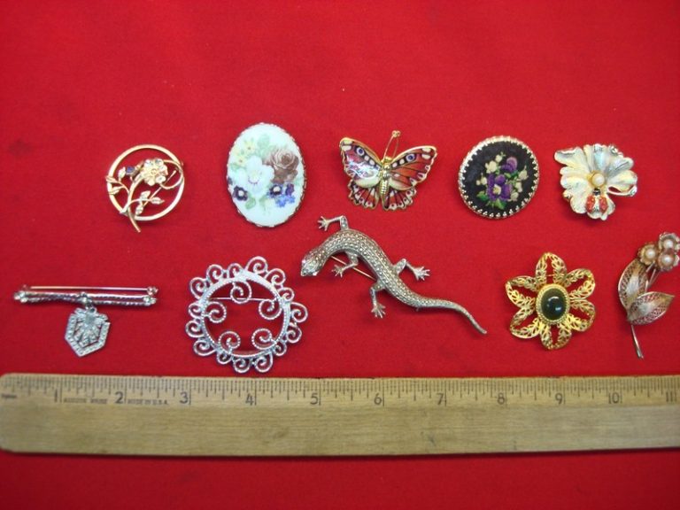 Vintage costume pin lot of 10