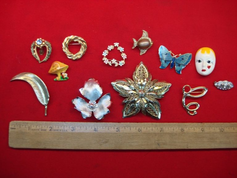 10 vintage costume pins, estate jewelry lot