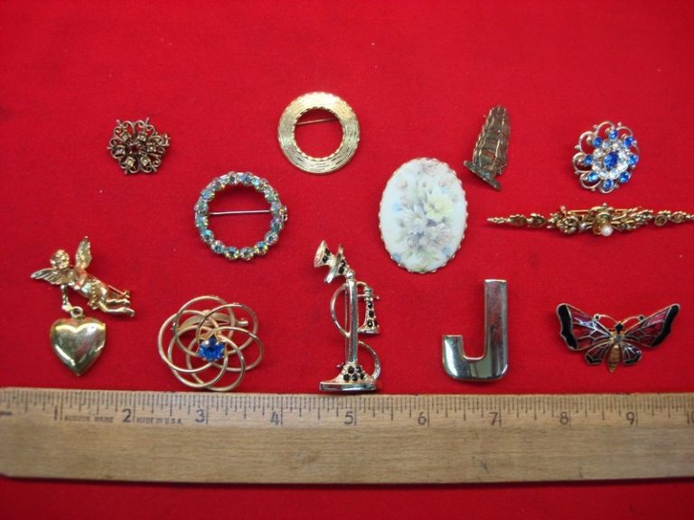 Lot of 10 vintage costume pins, unique and collectible