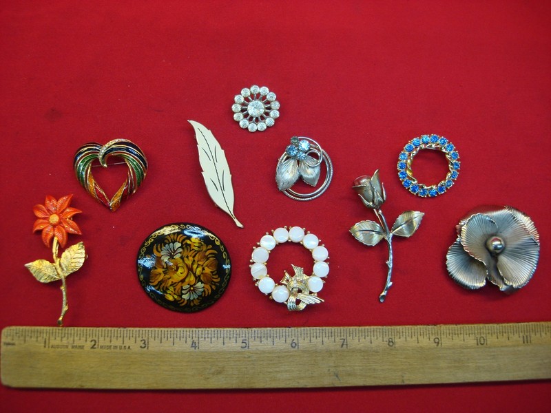 Vintage costume pin lot of 10