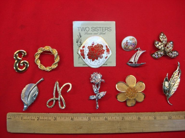 Lot of 10 vintage costume pins