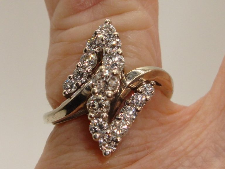 14K white gold diamond cocktail ring