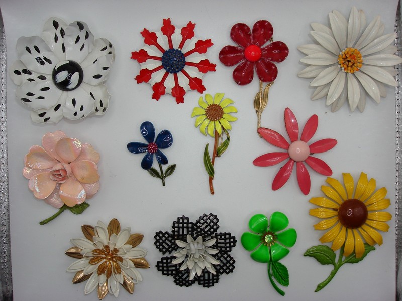 Set of 12 vintage enamel floral pins from the 1940s-50s