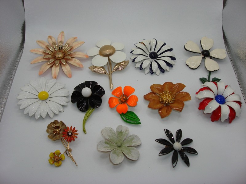 Set of vintage enamel floral pins, 1940s-50s
