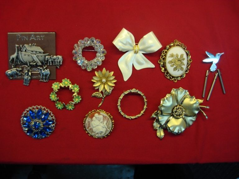 Vintage costume pin lot of 10