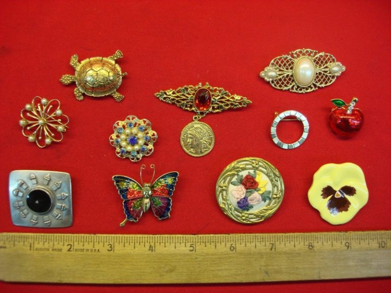 Collection of 10 vintage and usable costume pins