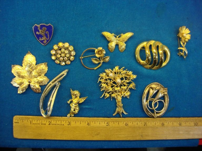 Lot of 10 vintage costume pins