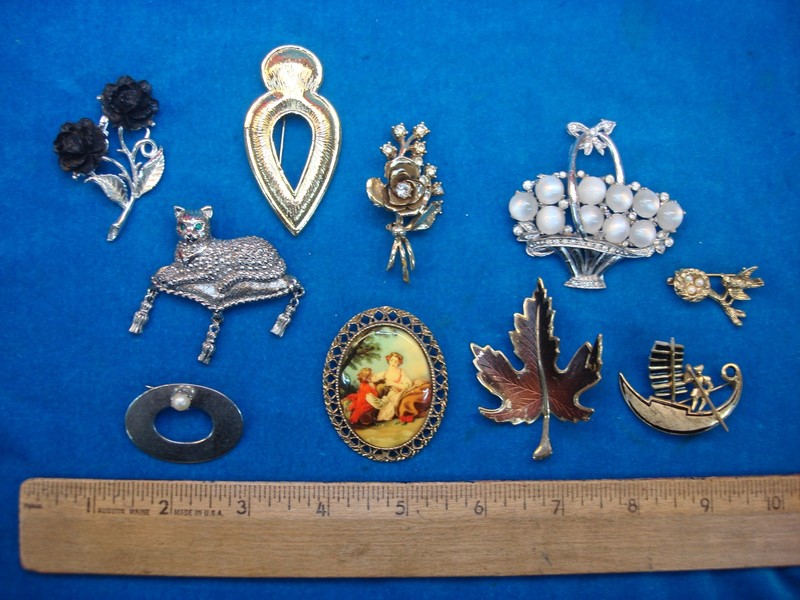 Vintage estate jewelry lot of 10 unique costume pins, assorted designs