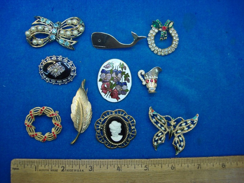 Vintage costume pin lot of 10