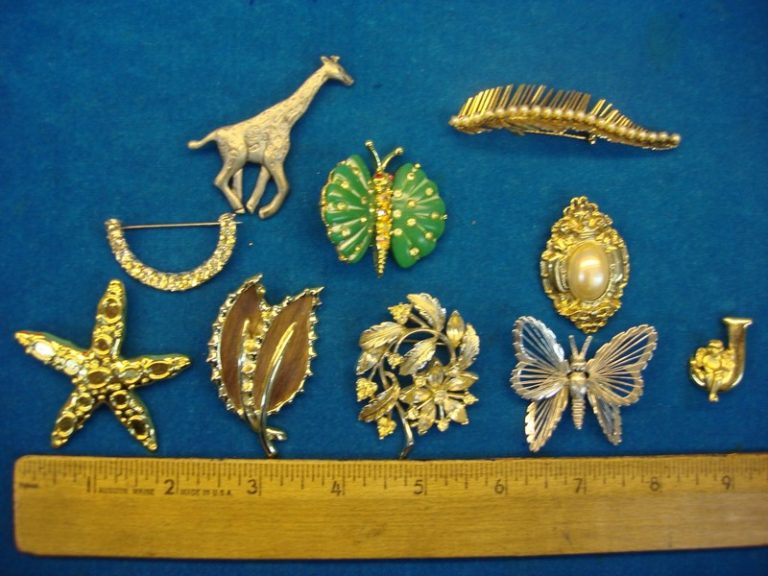 Lot of 10 vintage estate jewelry pins