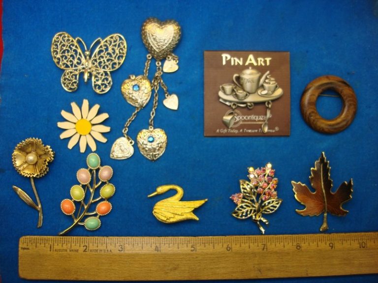 Lot of 10 vintage costume pins