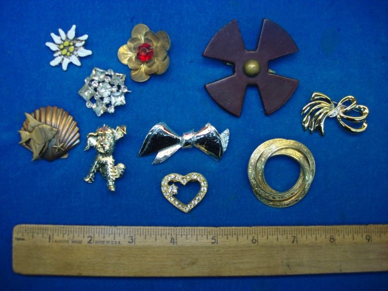 Vintage costume pin lot of 10