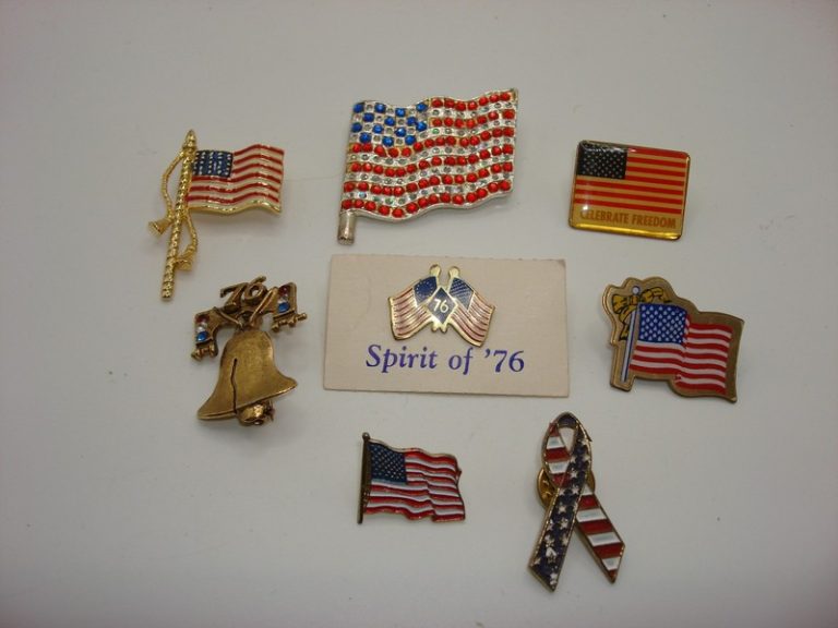 Vintage American Flag Pin Set