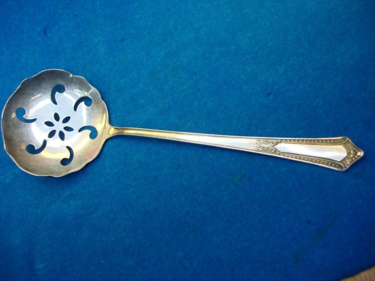Vintage Baker Manchester Sterling Silver Bonbon Spoon (6 1/4″) – Elegant Pierced Pattern – No Monogram