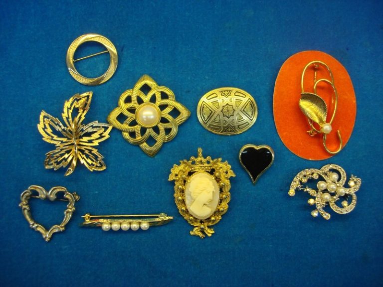 Vintage costume pins lot of 10