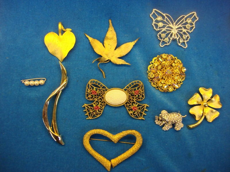 Vintage costume pin lot of 10