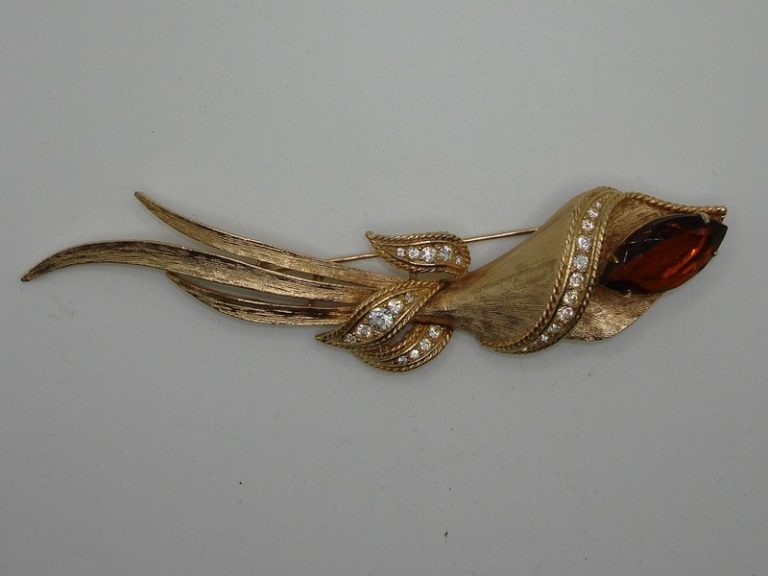 Vintage Sarah Coventry brooch, gold tone flower and amber rhinestone