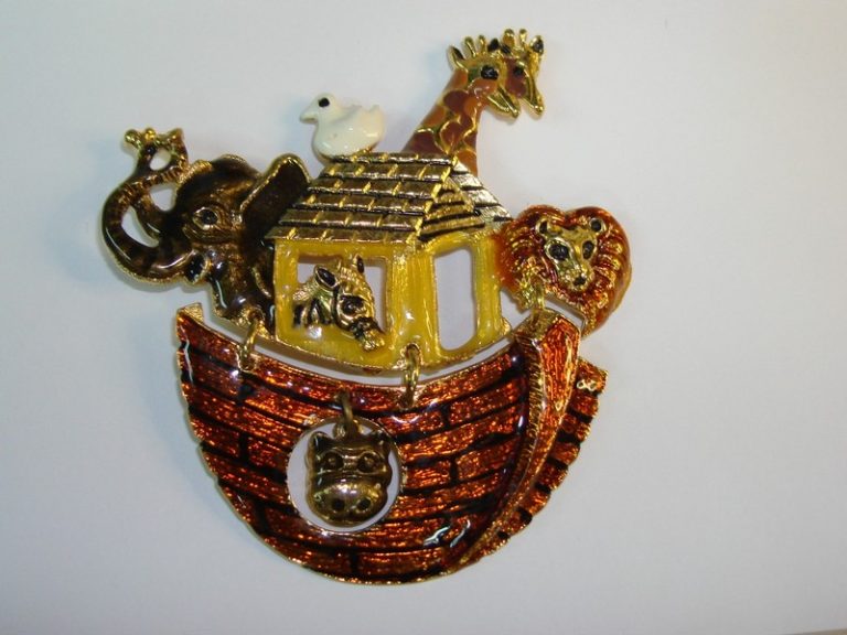 Vintage Don-Lin enamel pin featuring Noah's Ark animals