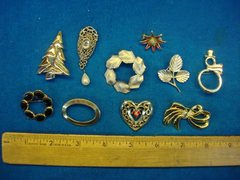 Estate Jewelry 10-Piece Pin Lot