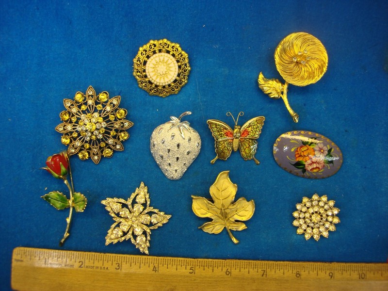 Vintage costume pin lot of 10