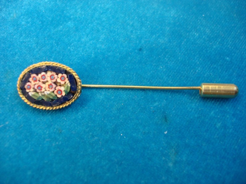 Gold-plated vintage floral micro mosaic stick pin