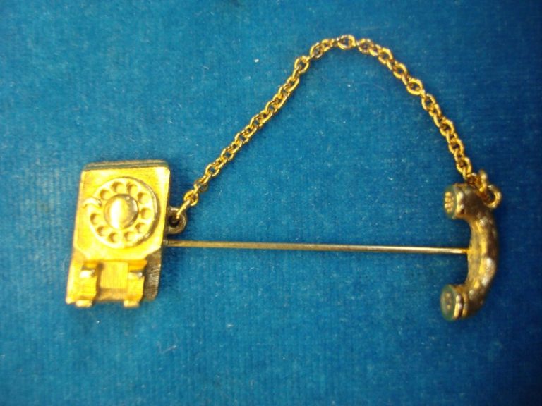 Vintage gold tone dial telephone stick pin