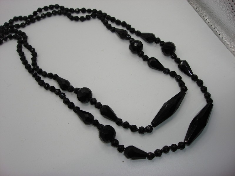 Antique Edwardian jet mourning necklace with black French beads