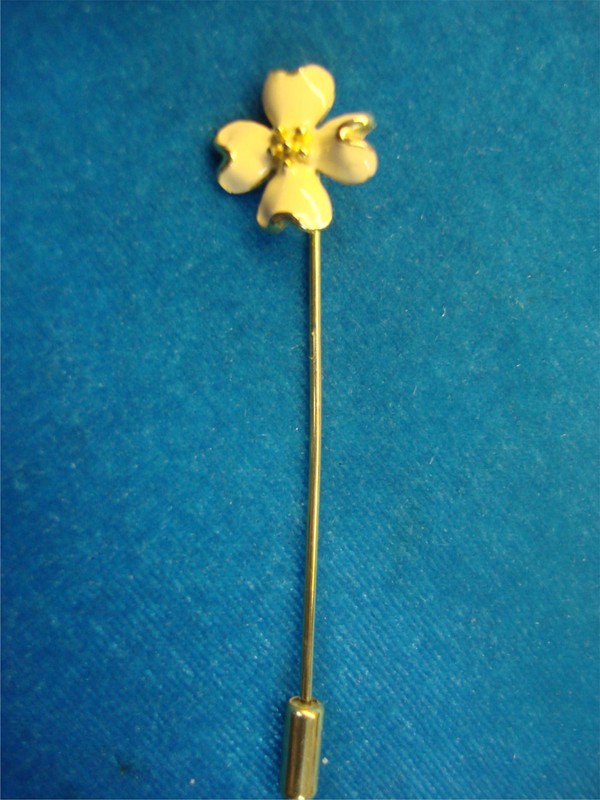 Vintage cream enamel flower stick pin