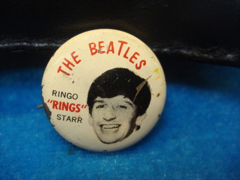 Vintage 1964 Ringo Starr 'RINGS' Beatles Pin-Back Button