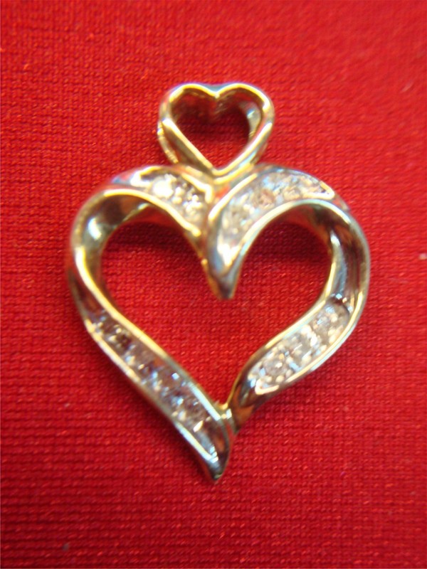 10K yellow gold diamond heart slide pendant