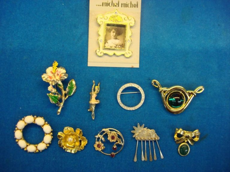 Collection of 10 vintage costume pins