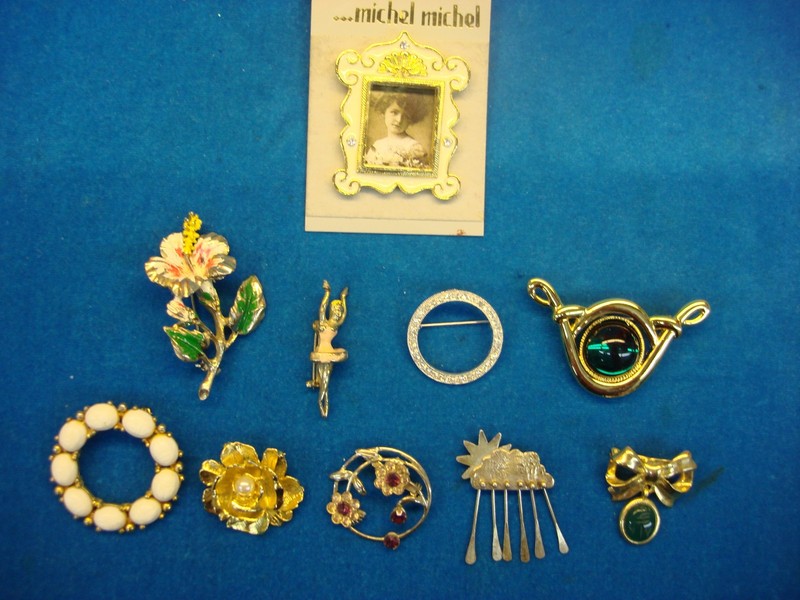 Collection of 10 vintage costume pins