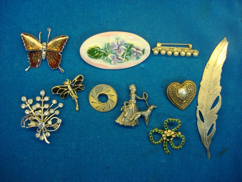Lot of 10 vintage costume pins, unique and collectible estate jewelry