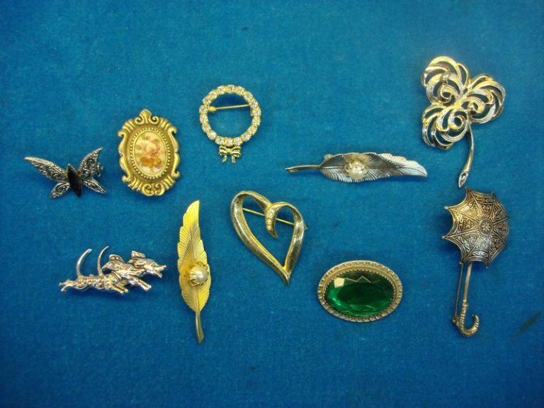 10-piece estate jewelry pin collection