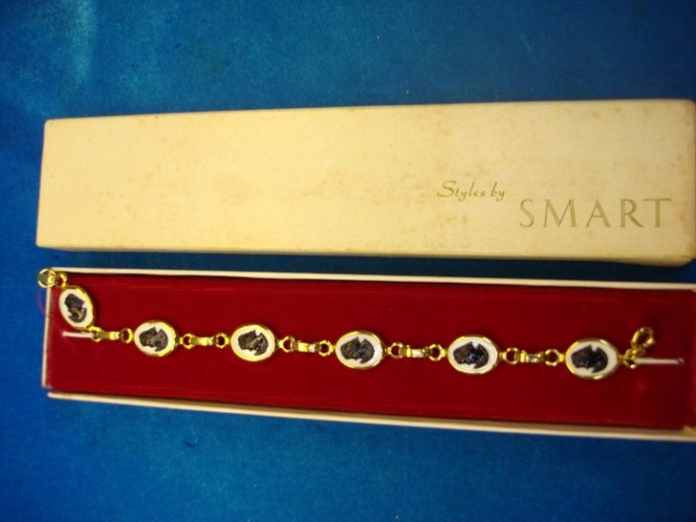 Vintage cameo bracelet, unworn condition, original box