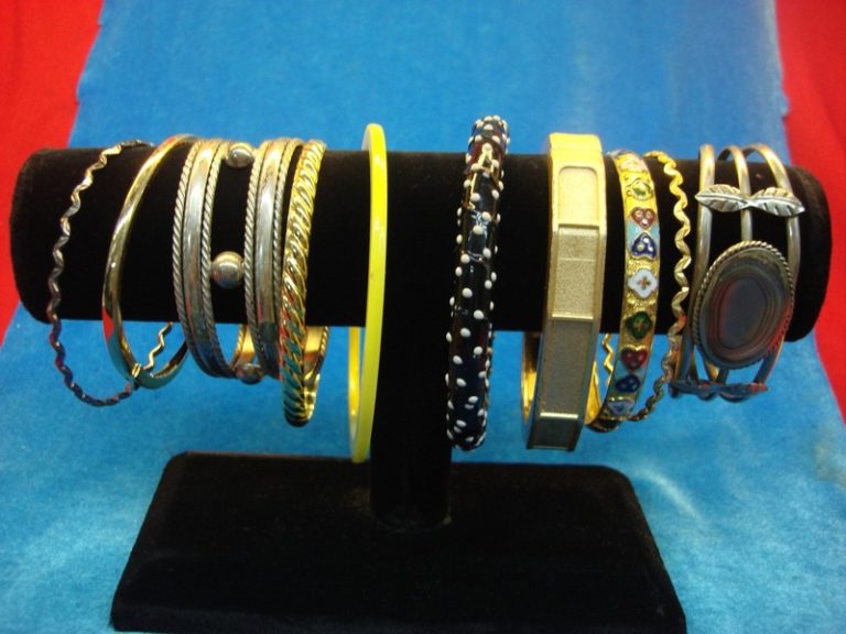 Vintage costume bracelets, lot of 10