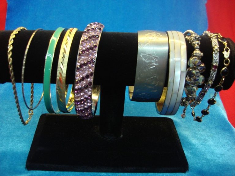 Lot of 10 vintage costume bracelets, estate find