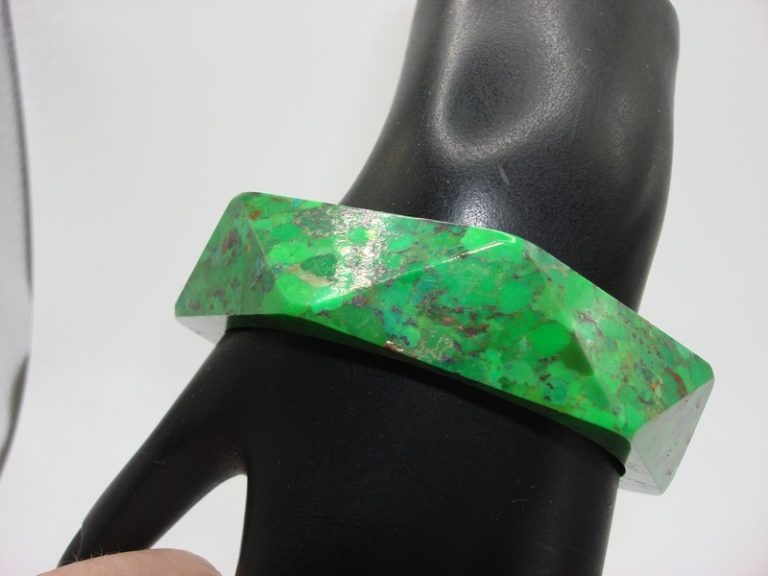 Genuine Malachite Bangle Bracelet - Handcrafted 8 Inch Triangle Design