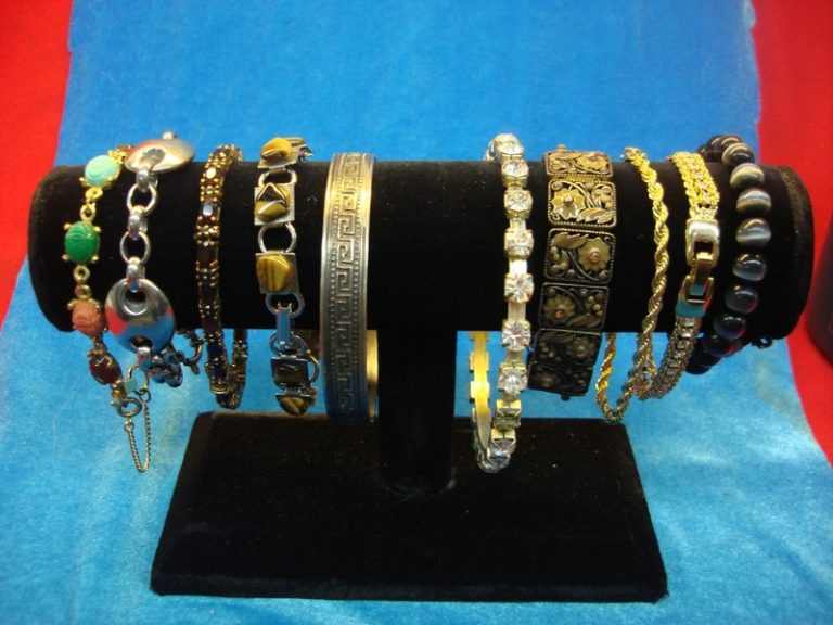 Lot of 10 vintage costume bracelets, estate jewelry find