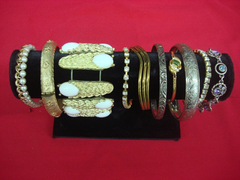 Vintage costume bracelets, lot of 10