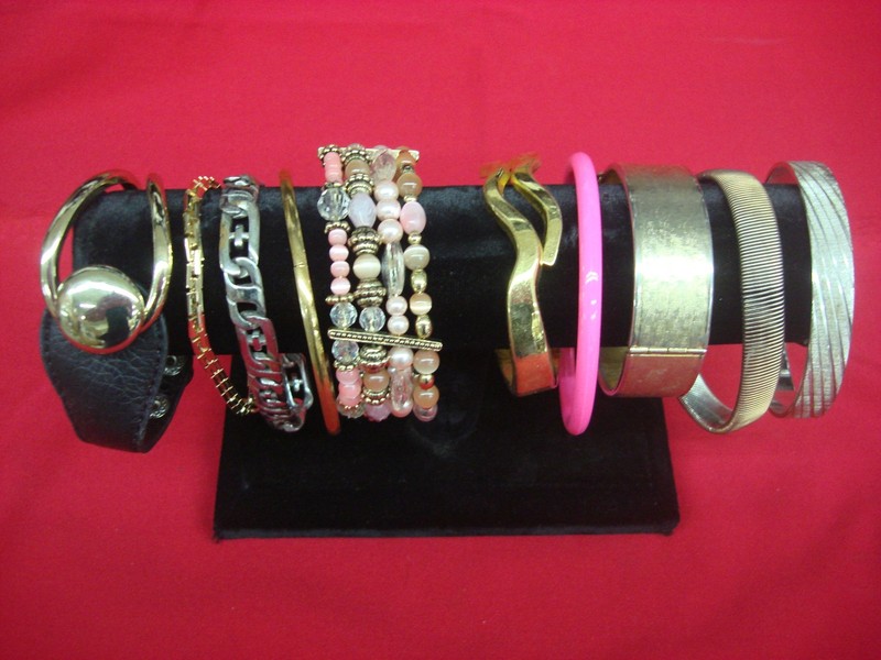 10 Vintage Costume Bracelets - Lot #133
