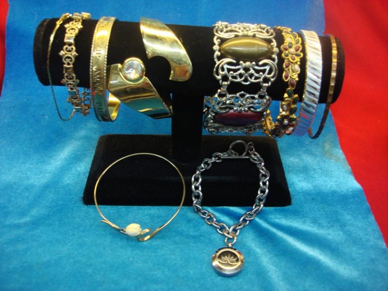 Lot of 10 Vintage Estate Costume Bracelets