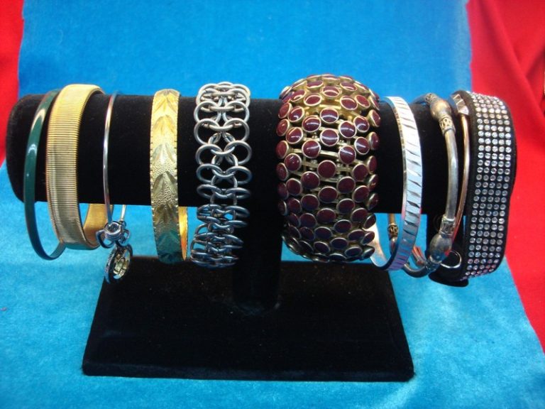 10 Vintage Costume Bracelets (Lot #86)
