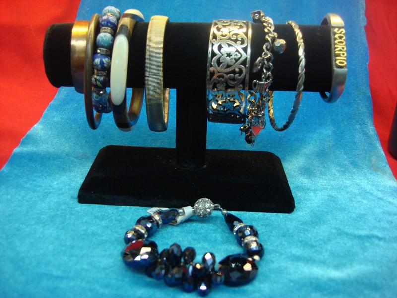 10 Vintage Costume Bracelets - Unique Styles & Designs