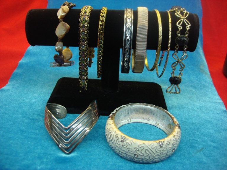 10 Vintage Costume Bracelets Lot #110