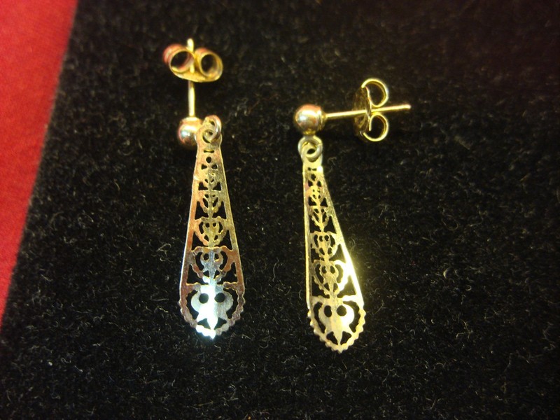 14K Yellow Gold Petite Dangle Earrings with Intricate Pierced Pattern