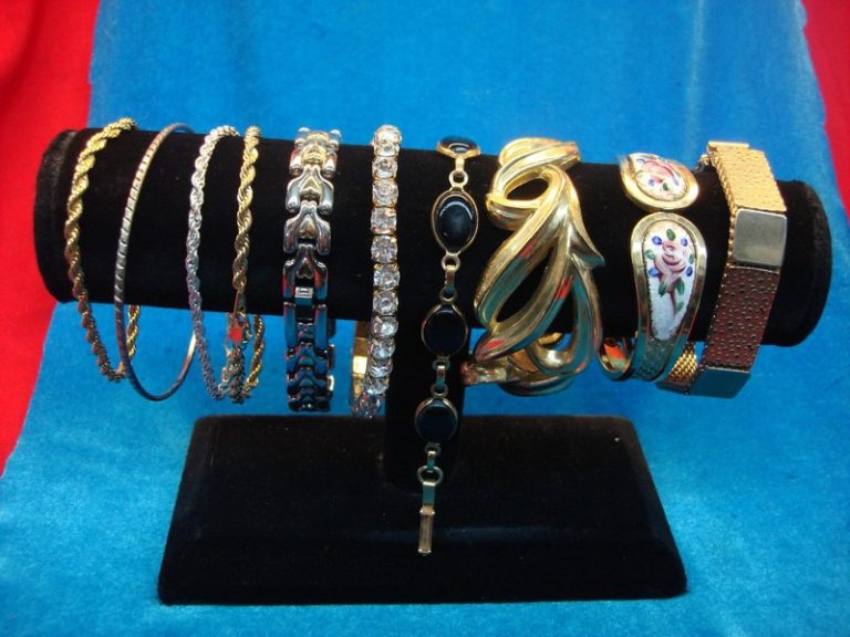 Vintage costume bracelets, lot of 10