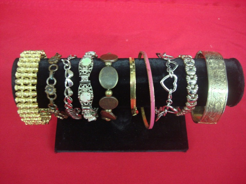 Lot of 10 vintage estate bracelets, diverse styles, costume jewelry