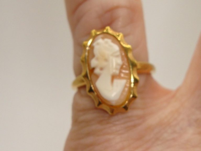 Vintage Coventry gold filled shell cameo ring, size 5 1/4